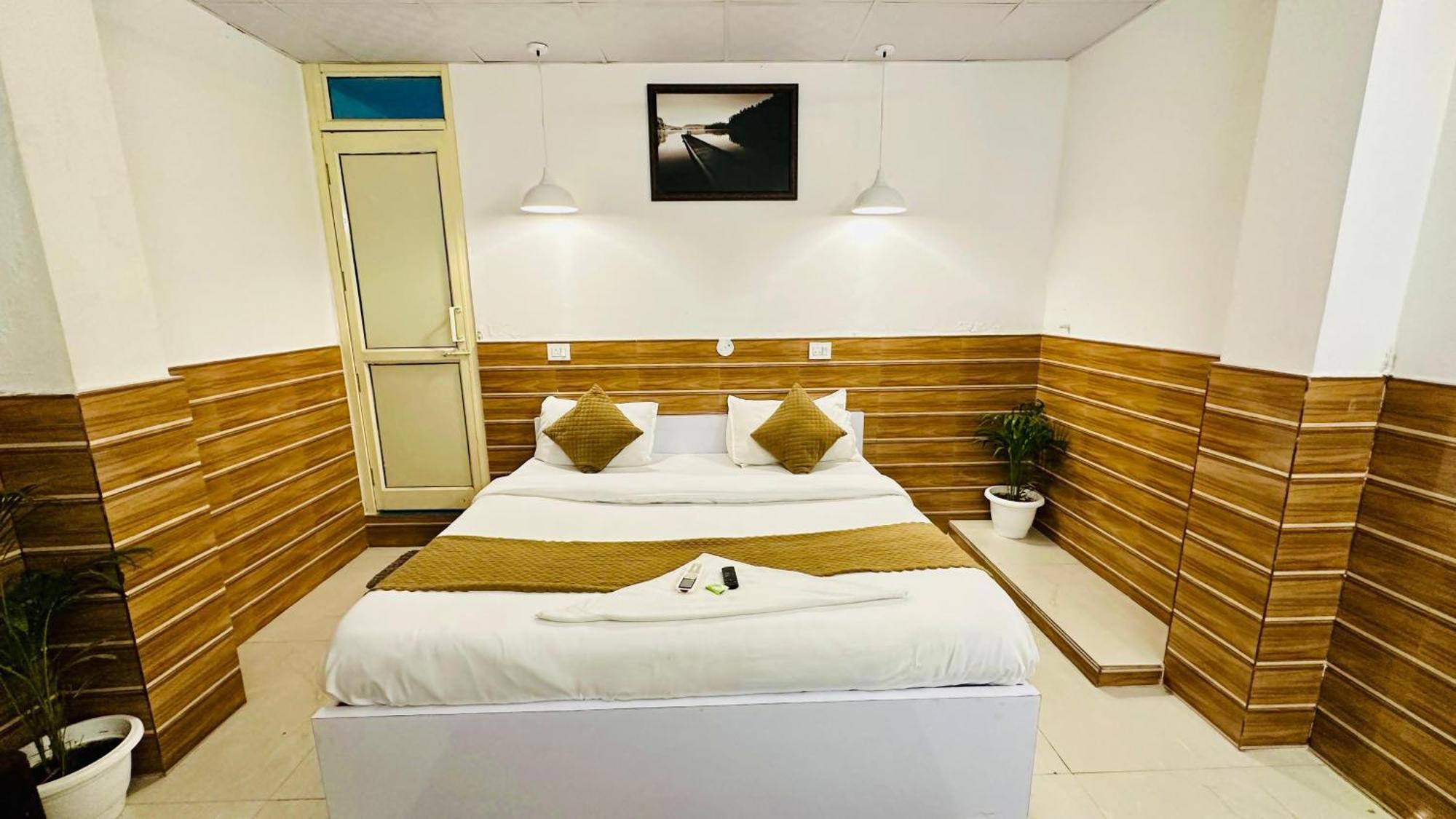 فندق Dr White House - Noida Sector 18 المظهر الخارجي الصورة