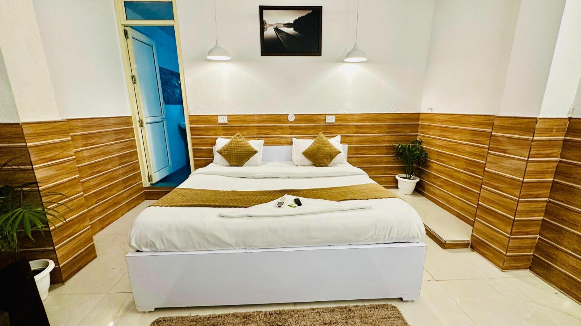 فندق Dr White House - Noida Sector 18 المظهر الخارجي الصورة